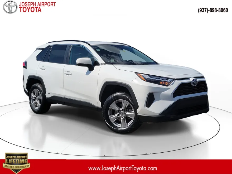 2024 Toyota RAV4 Hybrid XLE photo 1