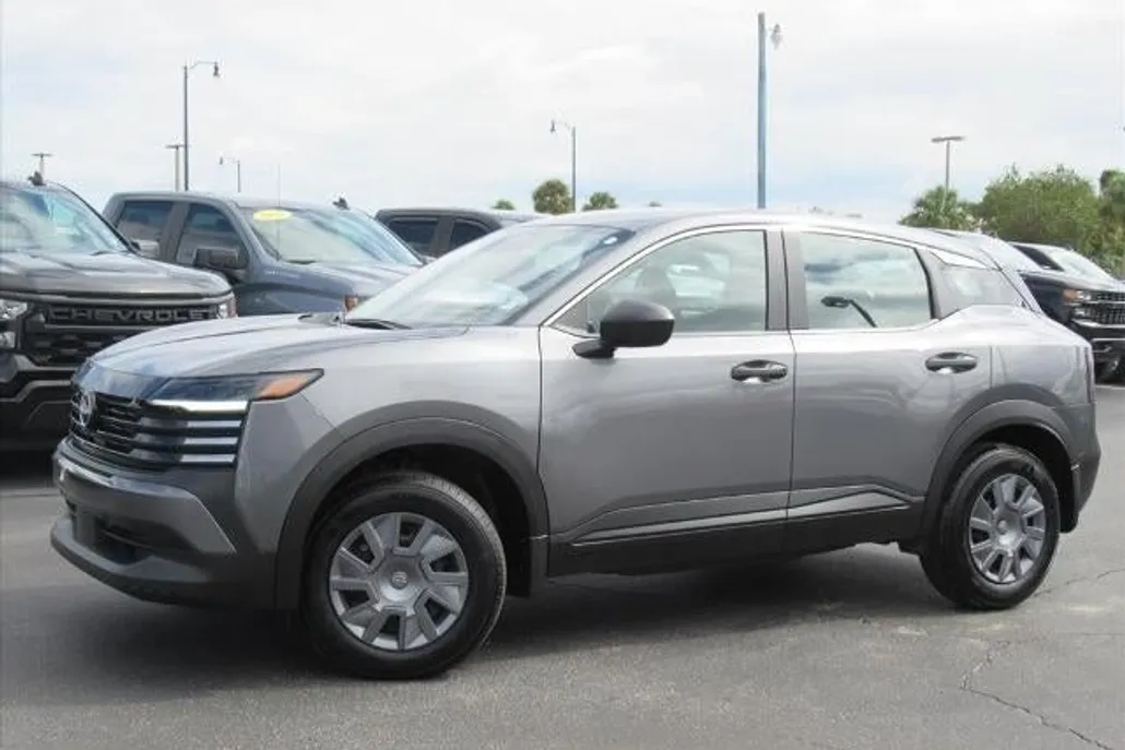 2025 Nissan Kicks S photo 1