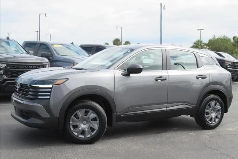 2025 Nissan Kicks S photo 1
