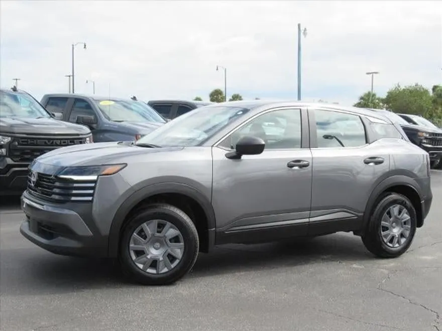 2025 Nissan Kicks S photo 1