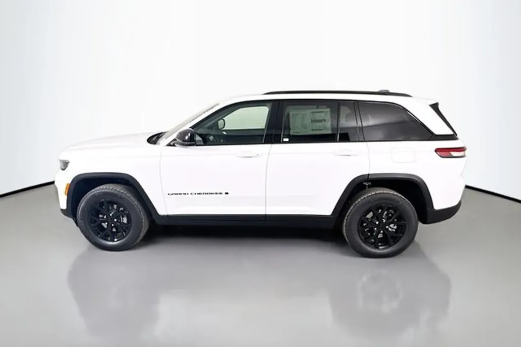 2025 Jeep Grand Cherokee Laredo Altitude photo 1