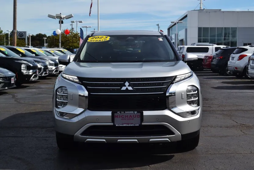 2023 Mitsubishi Outlander PHEV SE photo 1