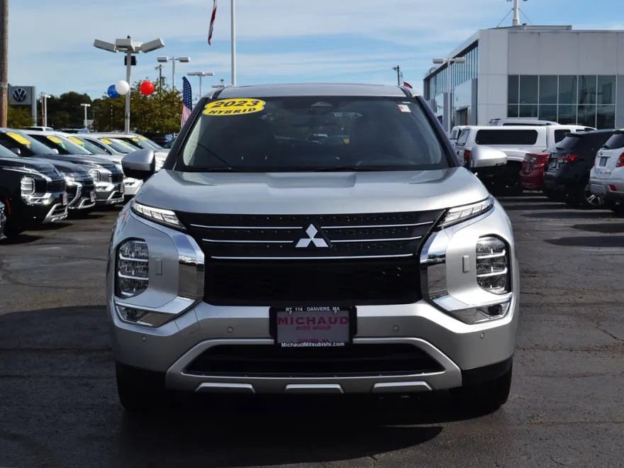 2023 Mitsubishi Outlander PHEV SE photo 1