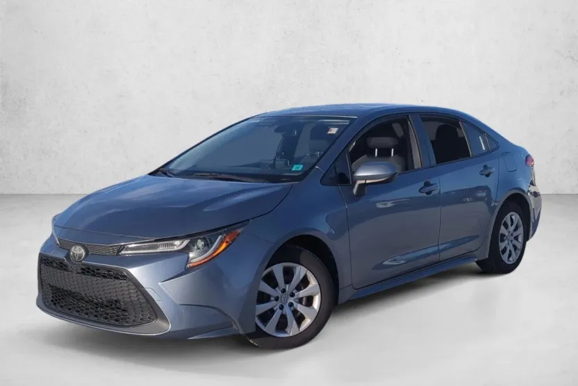 2020 Toyota Corolla LE photo 1