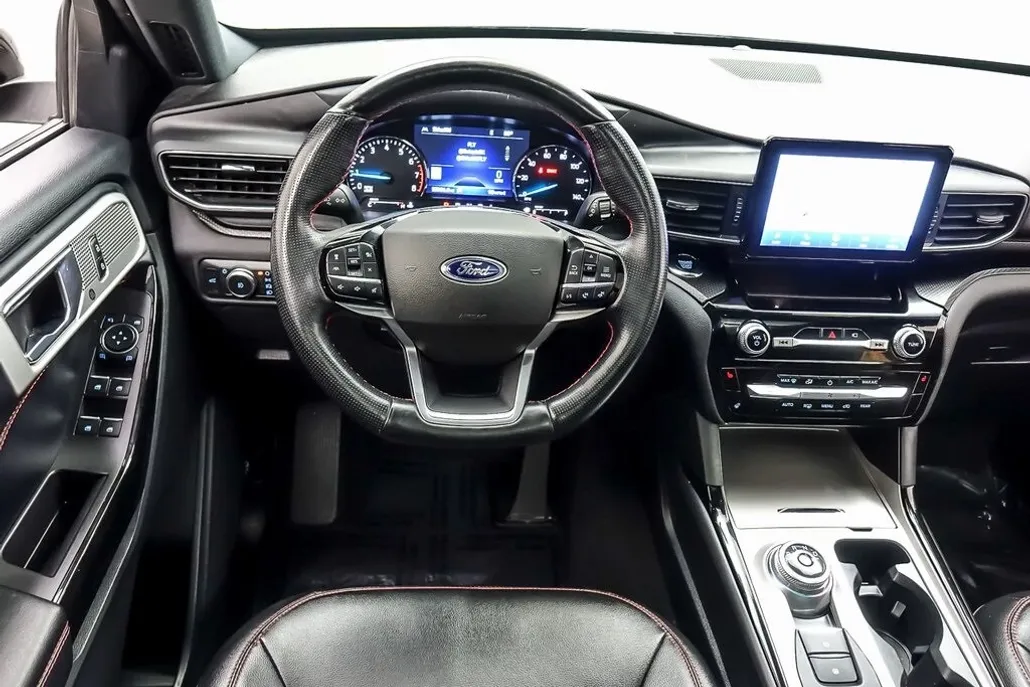 2022 Ford Explorer ST-Line photo 1