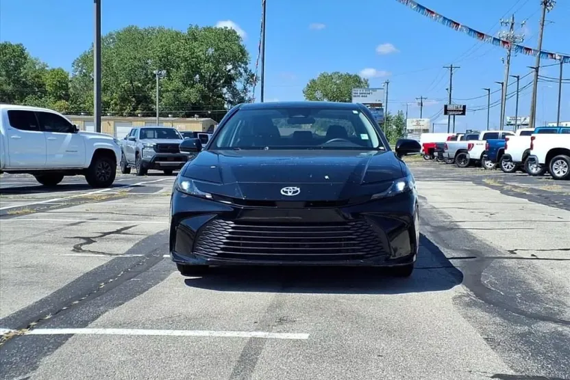 2025 Toyota Camry LE photo 1