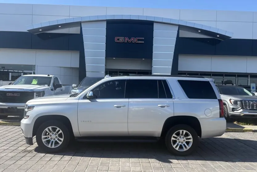 2019 Chevrolet Tahoe LT photo 1