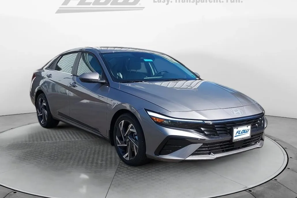 2025 Hyundai Elantra Limited photo 1