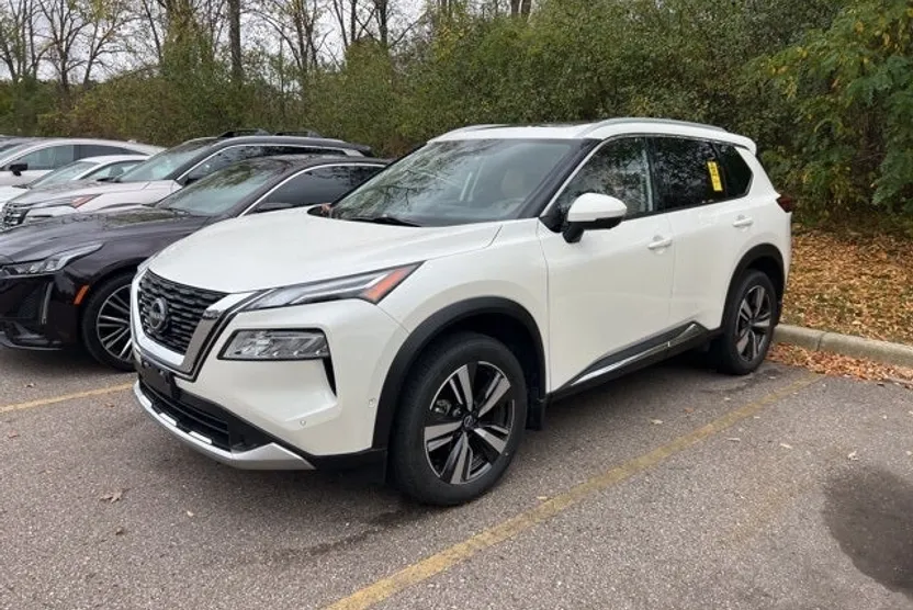 2023 Nissan Rogue Platinum photo 1