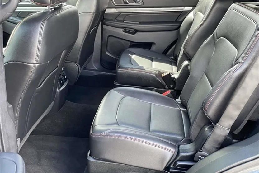 2019 Ford Explorer Sport photo 1