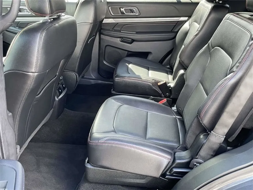 2019 Ford Explorer Sport photo 1