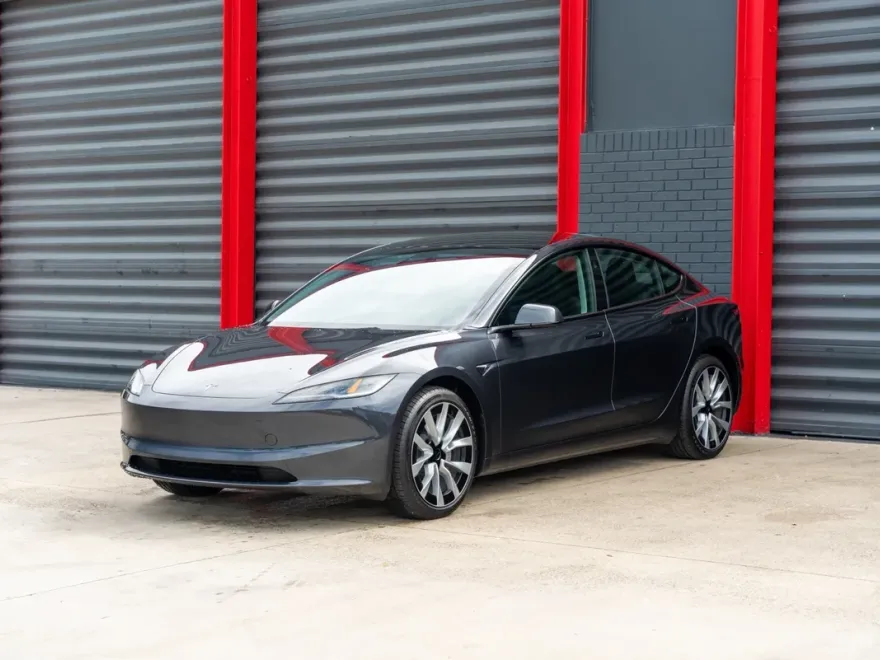 2025 Tesla Model 3 Long Range photo 1