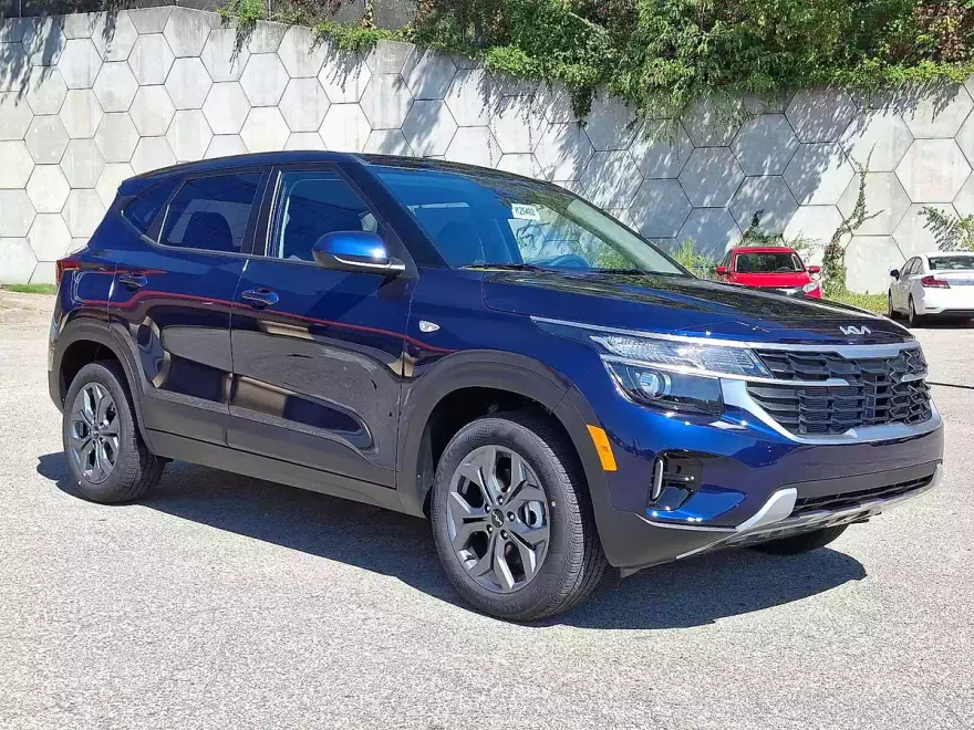 2026 Kia Seltos LX photo 1