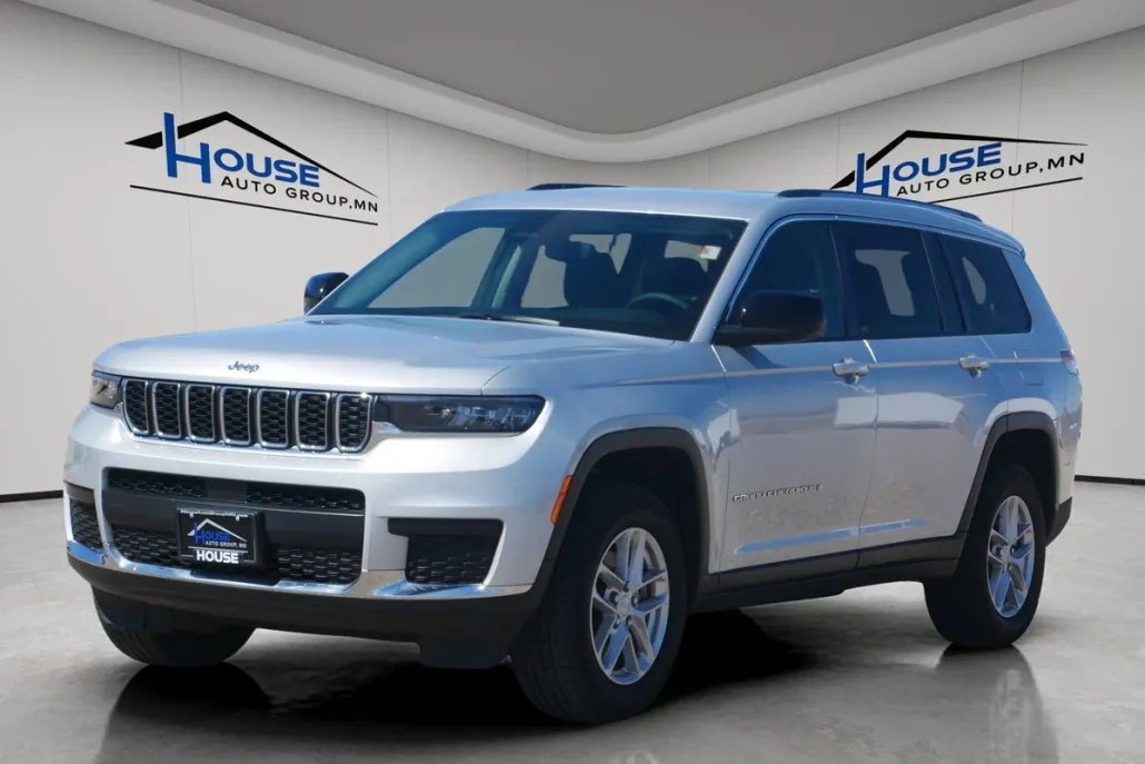 2023 Jeep Grand Cherokee Laredo photo 1