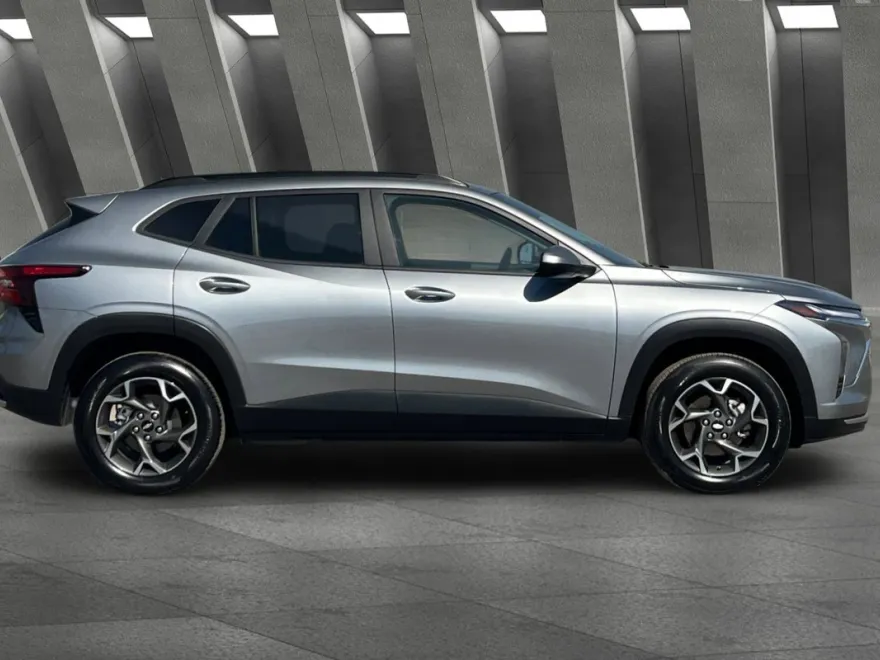 2024 Chevrolet Trax photo 1