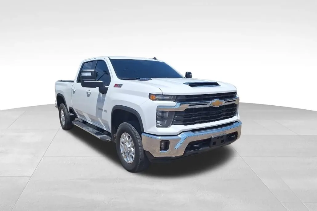 2024 Chevrolet Silverado 2500HD LT photo 1