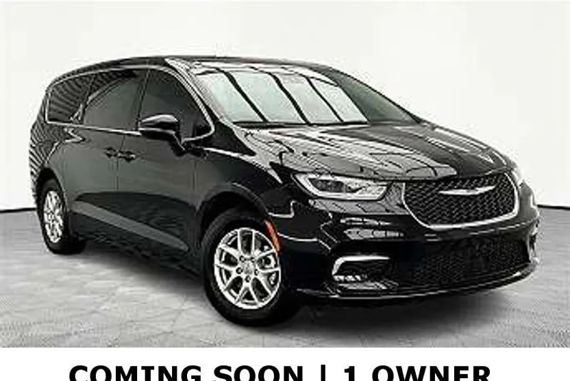 2024 Chrysler Pacifica Touring L photo 1