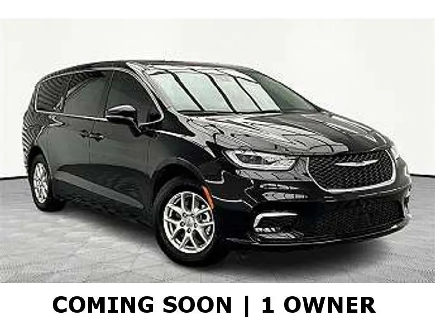 2024 Chrysler Pacifica Touring L photo 1