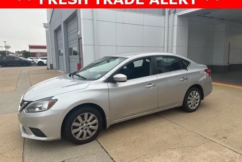 2016 Nissan Sentra S photo 1