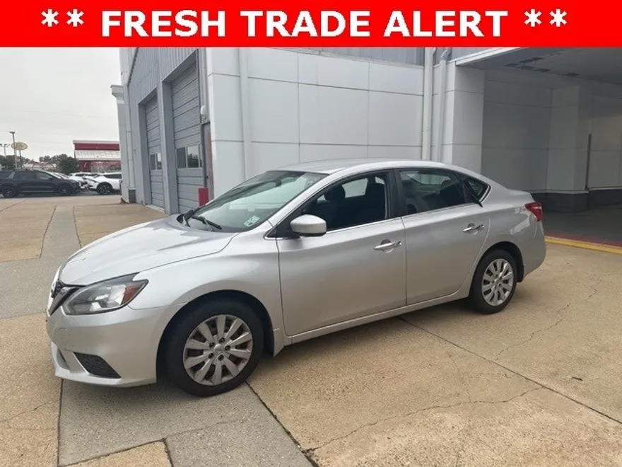 2016 Nissan Sentra S photo 1