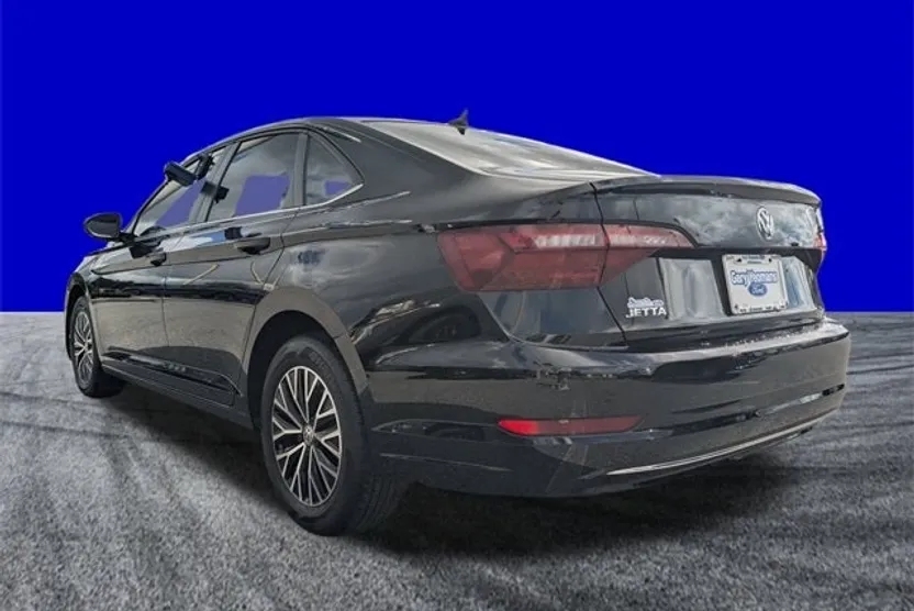 2021 Volkswagen Jetta R-Line photo 1
