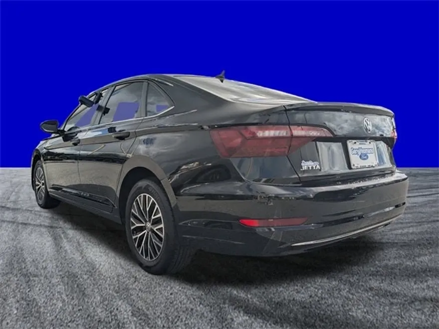 2021 Volkswagen Jetta R-Line photo 1