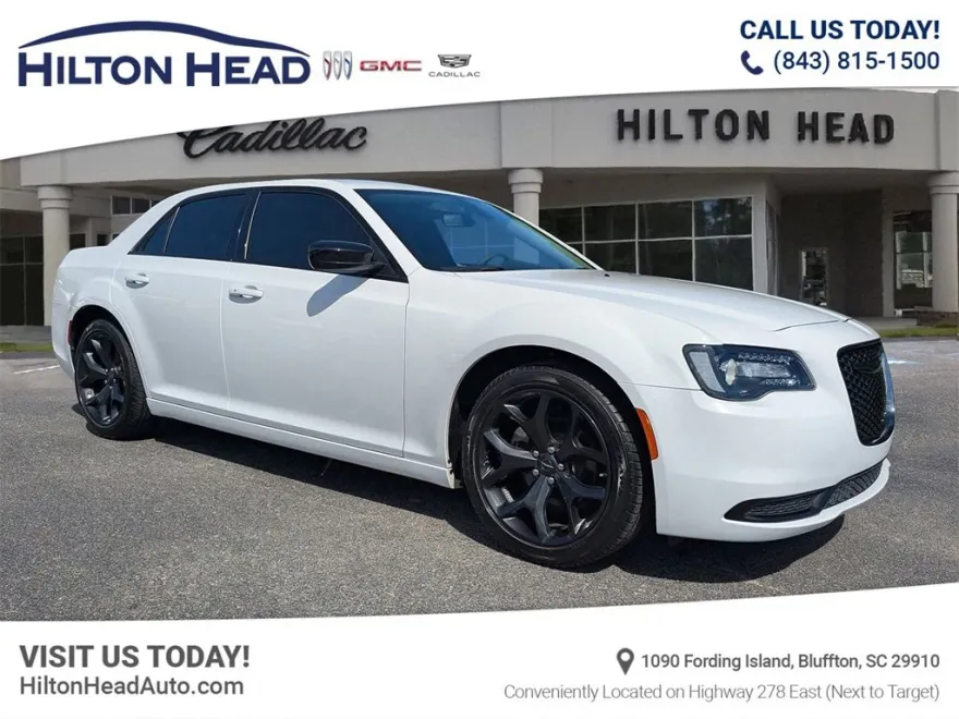 2023 Chrysler 300 Touring photo 1