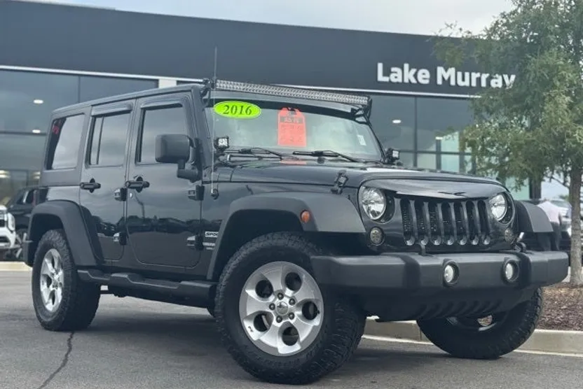 2016 Jeep Wrangler Unlimited Sport photo 1