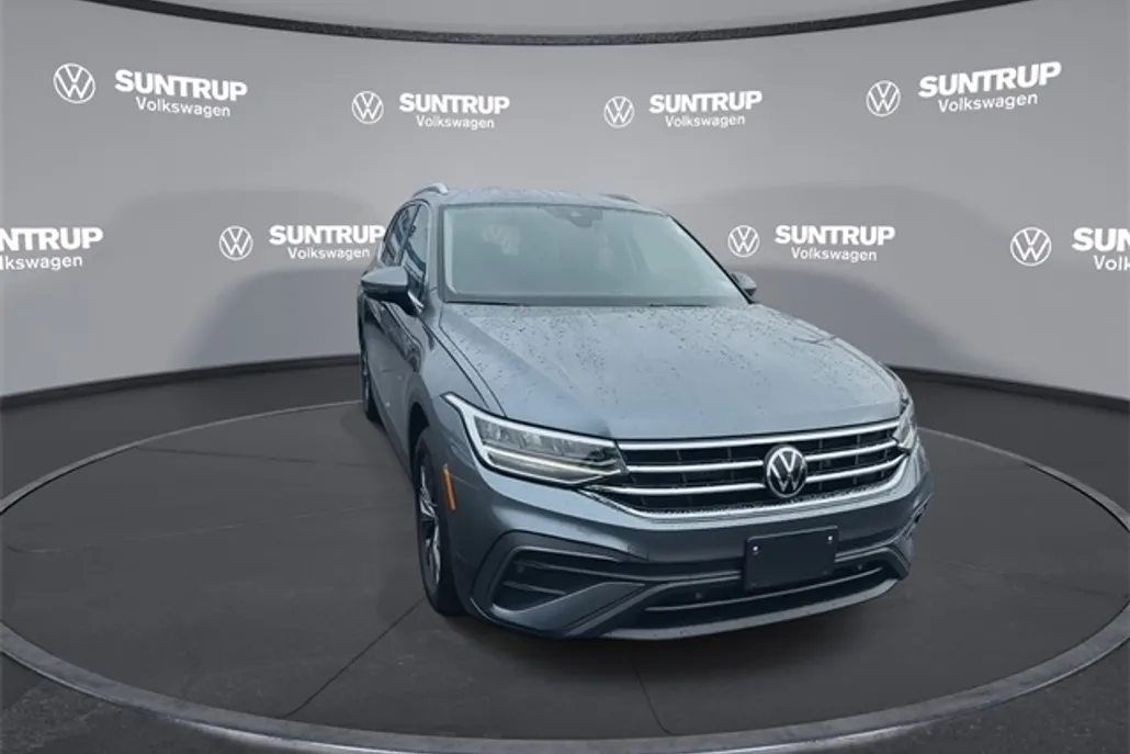 2023 Volkswagen Tiguan SE photo 1