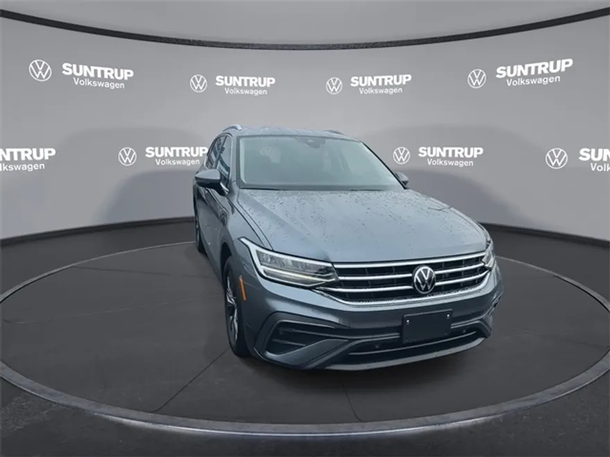 2023 Volkswagen Tiguan SE photo 1