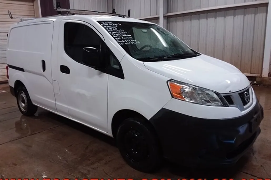 2014 Nissan NV200 SV photo 1