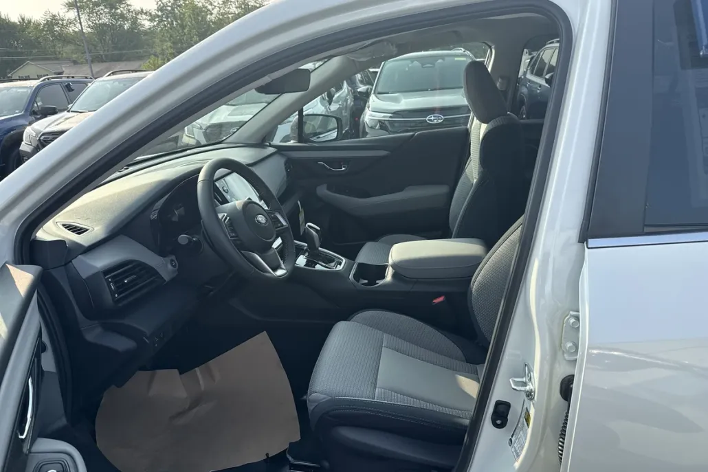 2025 Subaru Outback Premium photo 1