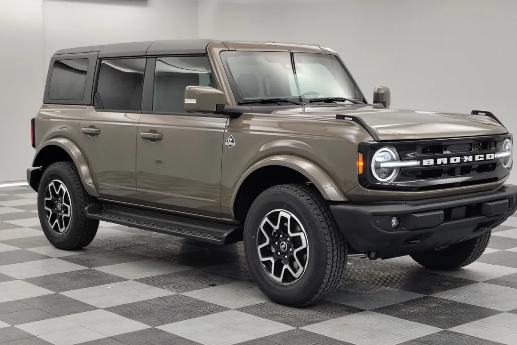 2025 Ford Bronco Outer Banks photo 1