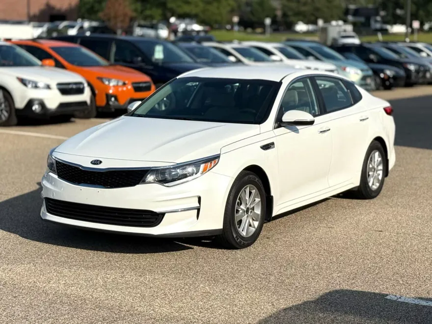 2018 Kia Optima LX photo 1