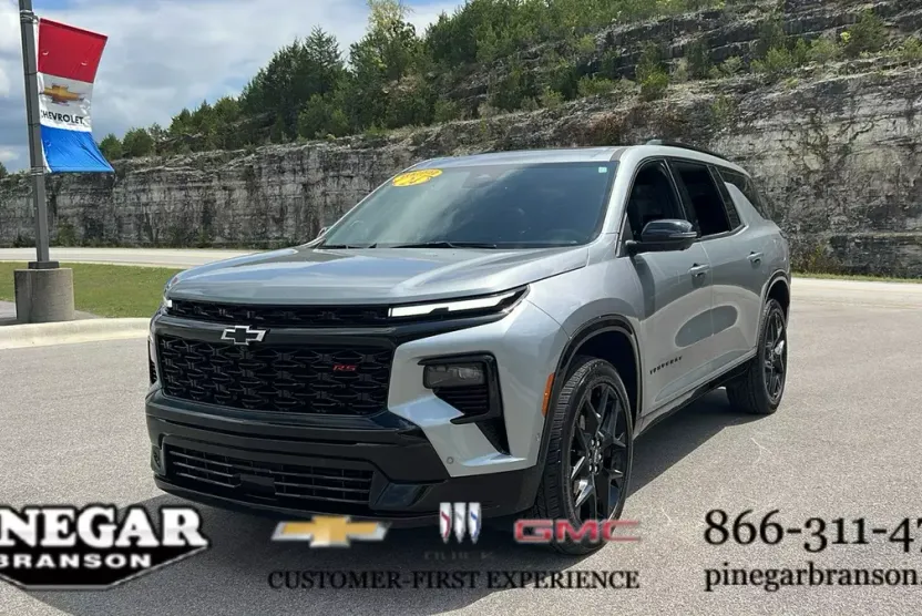 2024 Chevrolet Traverse RS photo 1