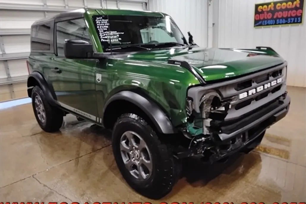 2023 Ford Bronco Base photo 1