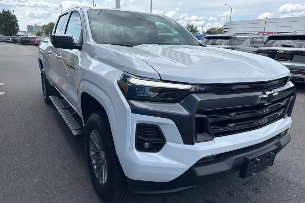 2026 Chevrolet Colorado LT photo 1