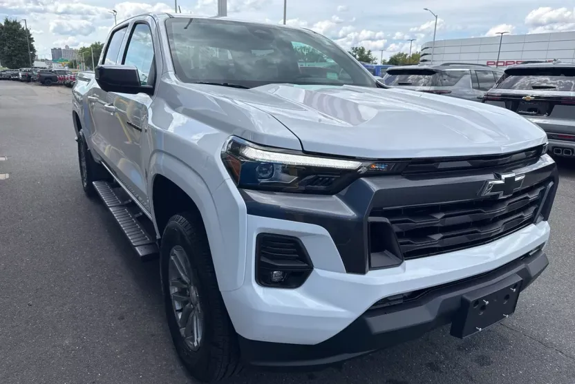 2026 Chevrolet Colorado LT photo 1