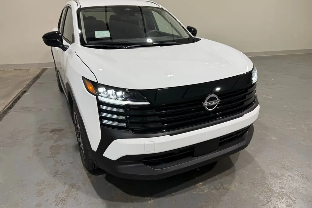 2026 Nissan Kicks SV photo 1