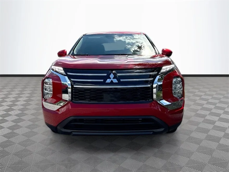 2025 Mitsubishi Outlander ES photo 1