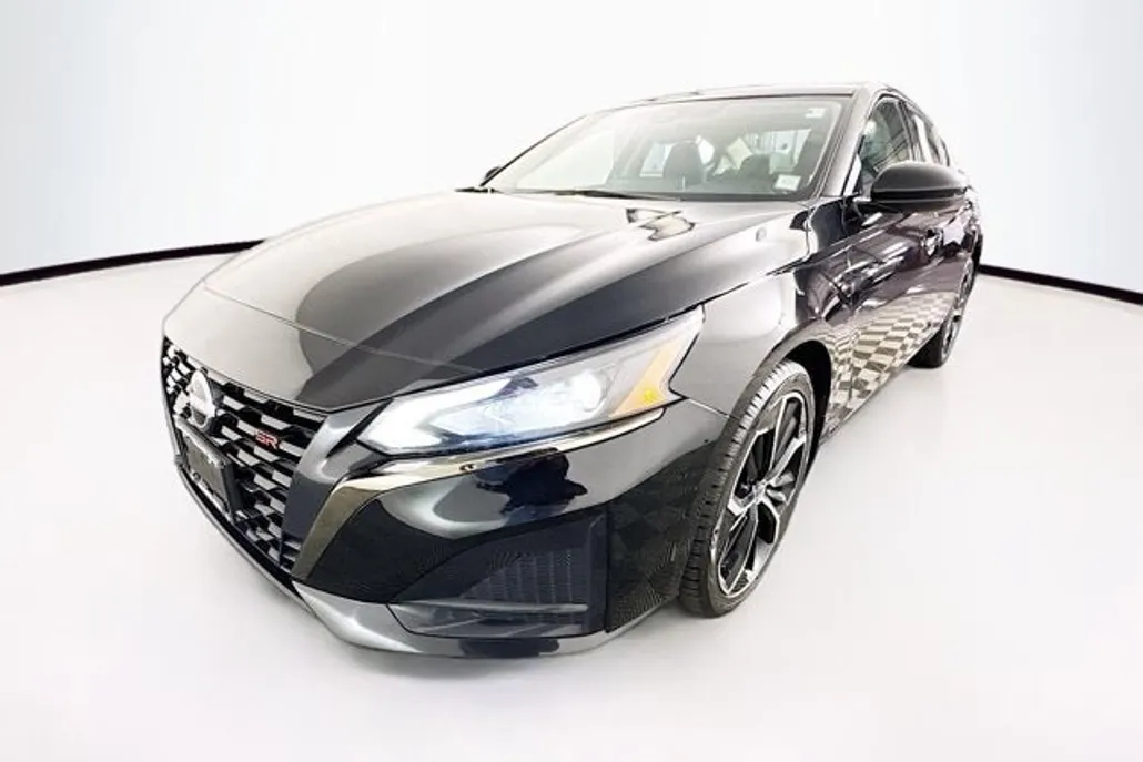 2023 Nissan Altima 2.5 SR photo 1