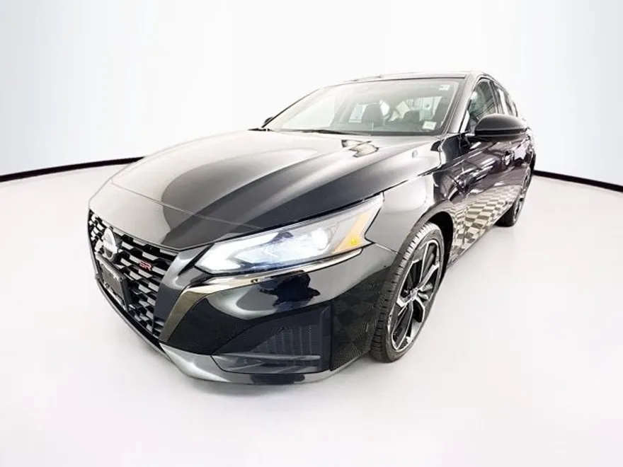 2023 Nissan Altima 2.5 SR photo 1