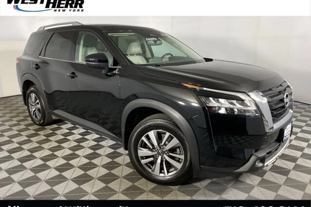 2022 Nissan Pathfinder SL photo 1