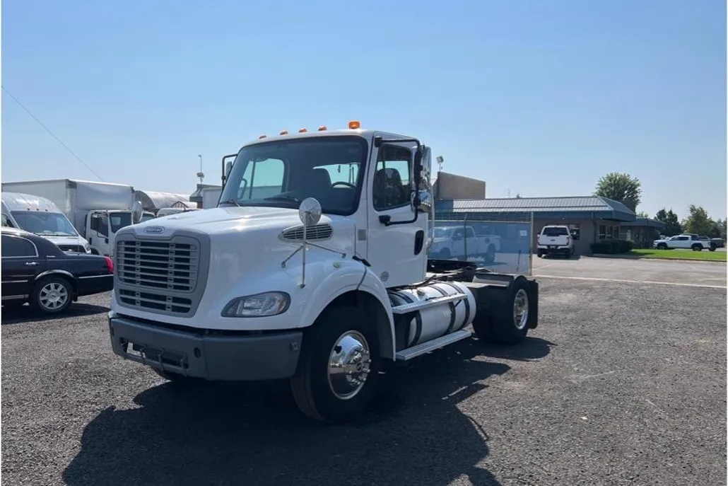 2016 Freightliner M2 photo 1