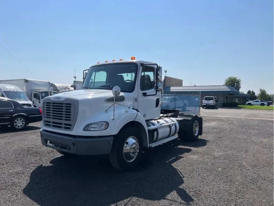 2016 Freightliner M2 photo 1