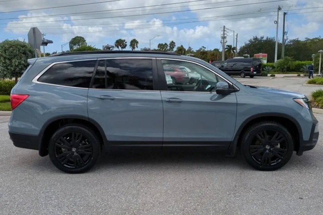 2022 Honda Pilot SE photo 1