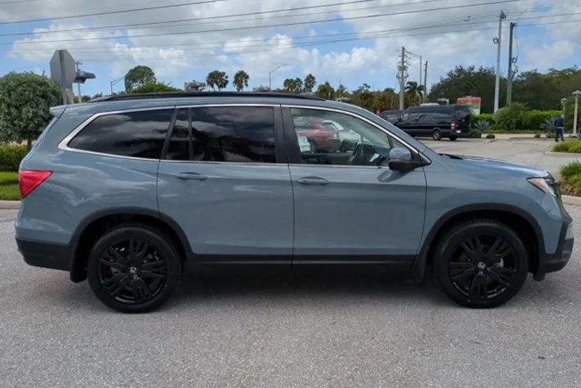 2022 Honda Pilot SE photo 1
