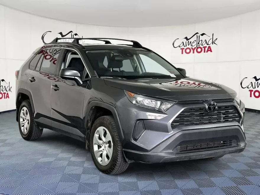 2021 Toyota RAV4 LE photo 1