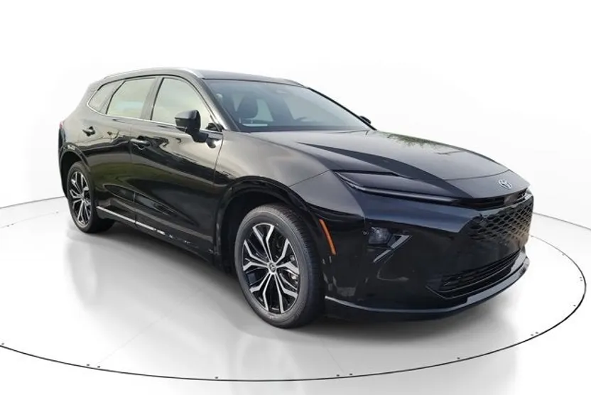2025 Toyota Crown Signia XLE photo 1