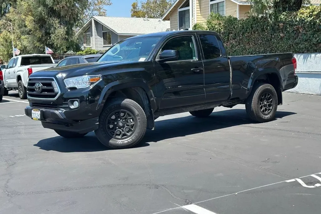 2022 Toyota Tacoma SR5 V6 photo 1